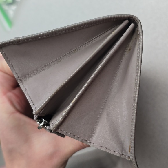 LV Epi Sarah Wallet - Picture 10 of 15